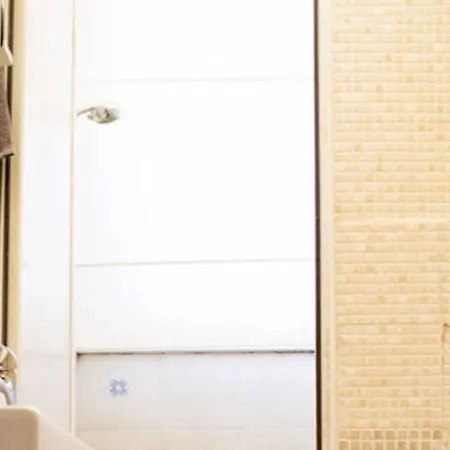 Kamchu Apartments: Viale Libia Guest house Rome