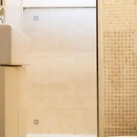Kamchu Apartments: Viale Libia Guest house *