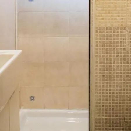 Kamchu Apartments: Viale Libia Guest house *
